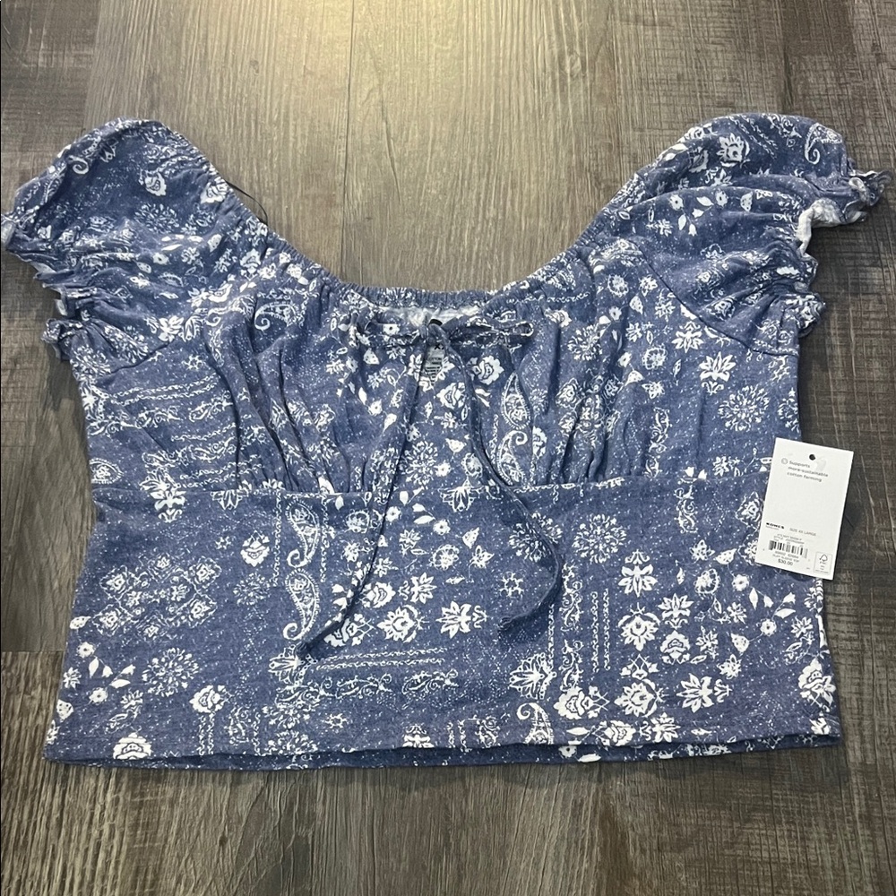 Kohl's Blue and White Patterned Blouse